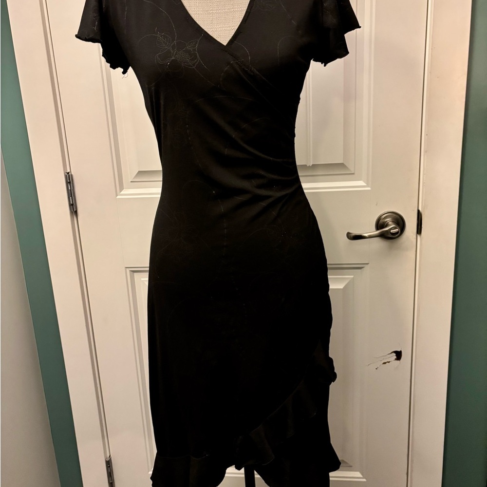 Understated Elegant Black Y2K V-Neck Dress